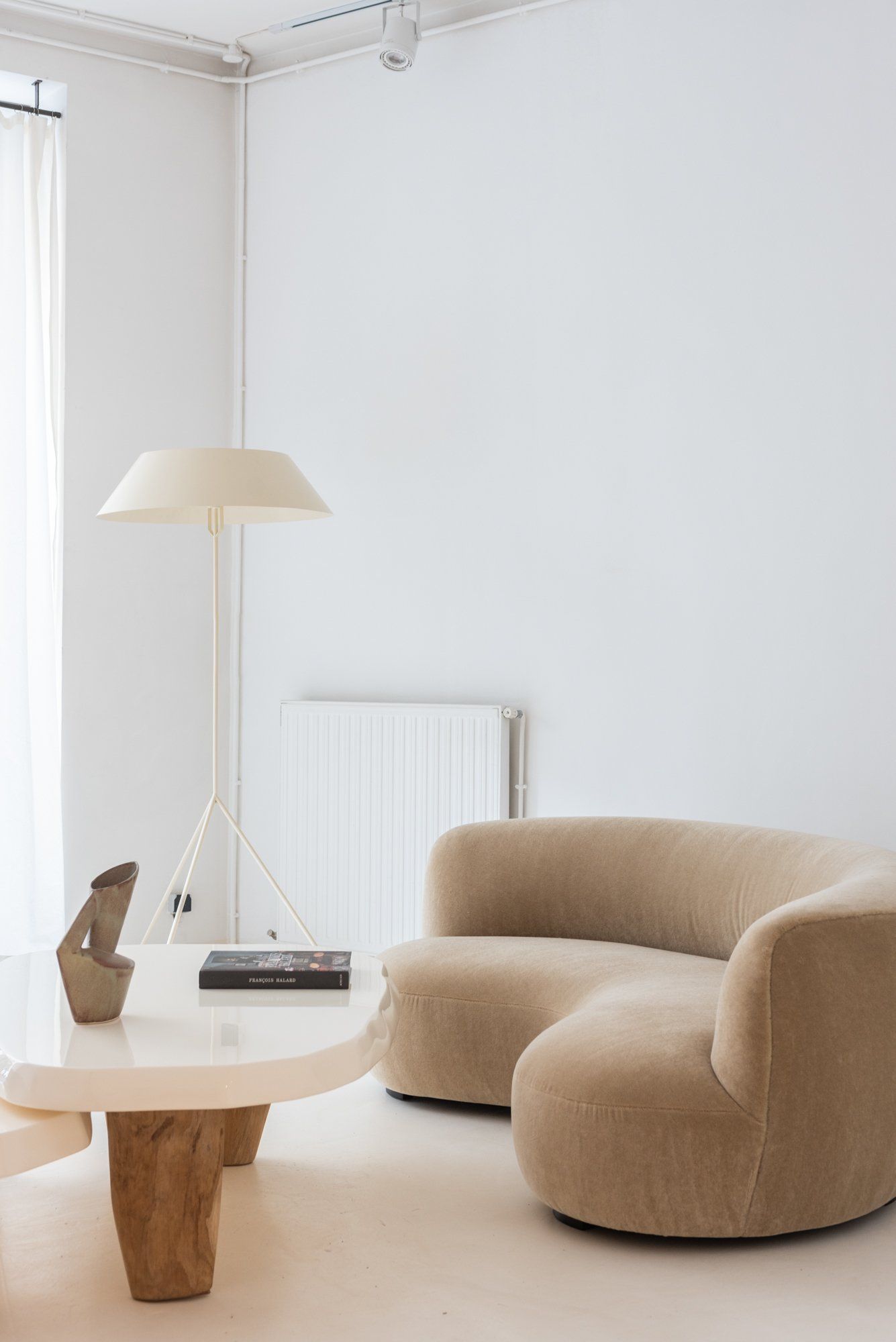 Three Ways to Make Your House Feel Like Summer | Living Room Inspo-@curatedbymolly allaboutgoodvibes.com-Molly Larsen -5 Three Ways to Make Your House Feel Like Summer | Living Room Inspo-@curatedbymolly allaboutgoodvibes.com-Molly Larsen